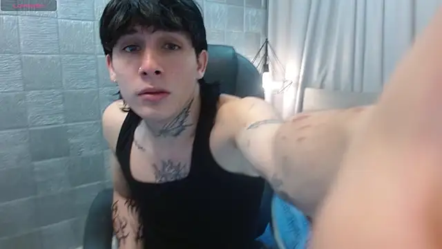 Iantwink18 live sex cam