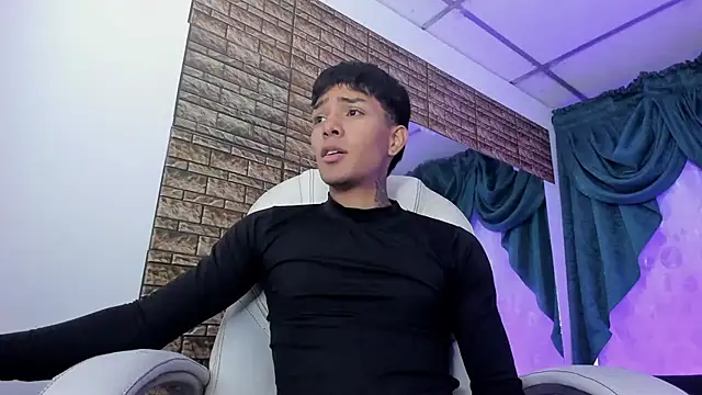 Hunteer_Boy live sex cam