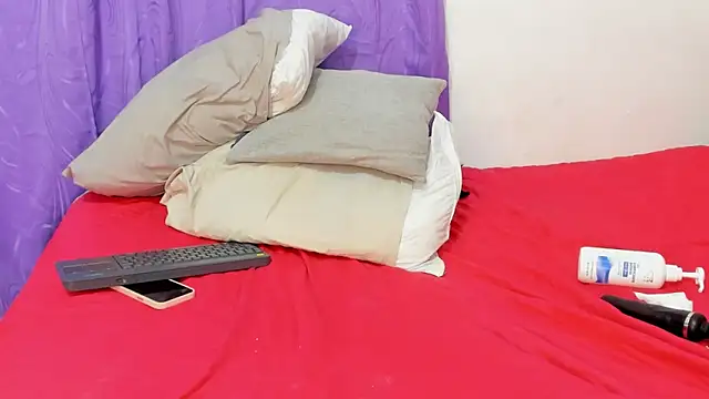 lilybaudyn_'s cam snapshot