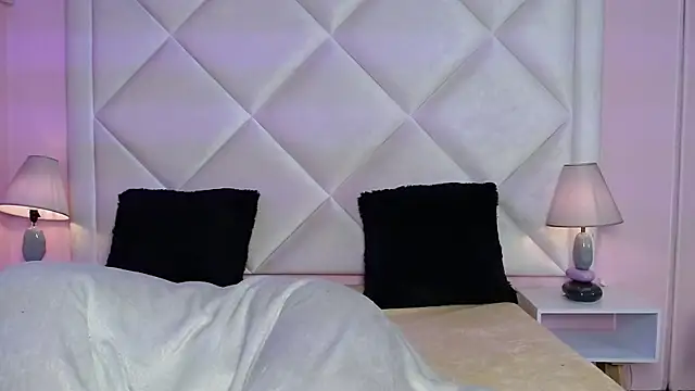 rayvenrose_'s cam snapshot