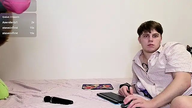 Emily_and_Ilumi's cam snapshot