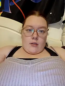 Sexycurvyemilyy's cam snapshot