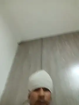 SlipperyEssay's cam snapshot