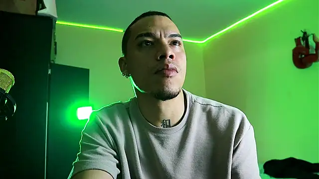 AlphaMasterXxx's cam snapshot