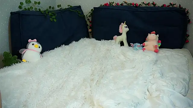 CleotildeBijan's cam snapshot