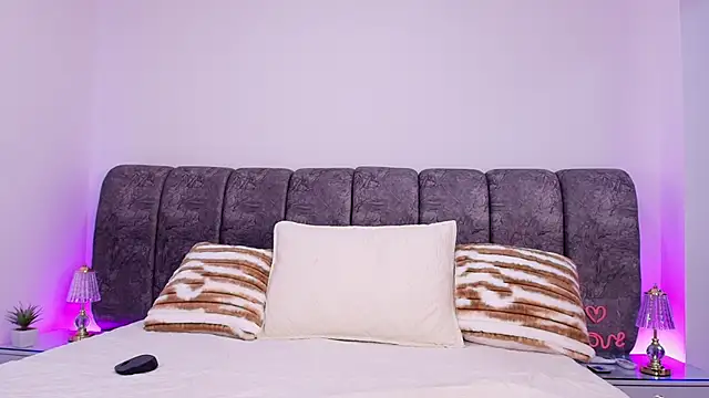 naia_blessed's cam snapshot