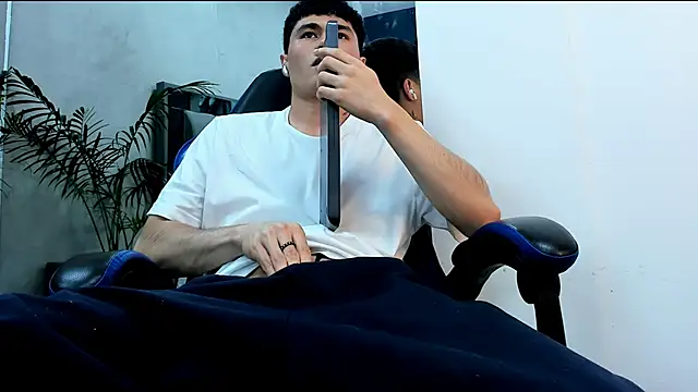 roan_birkin's cam snapshot