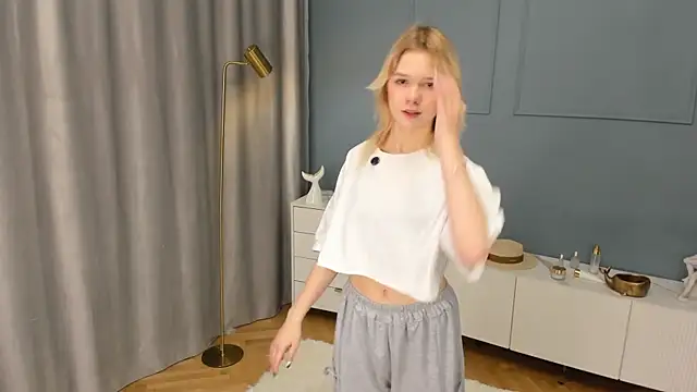 PhillisEsplin's cam snapshot