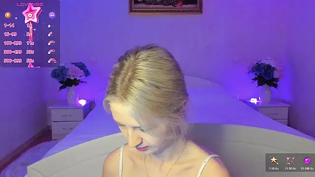 Julie_Blaze's cam snapshot