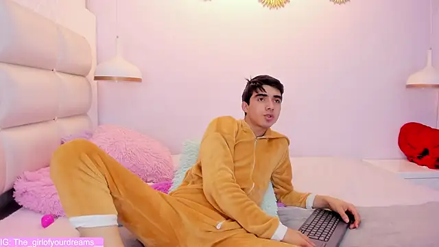 Hottie_Guy's cam snapshot