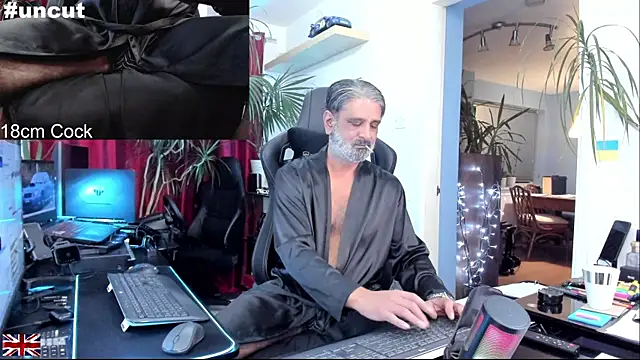 OnlineBossUK's cam snapshot