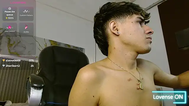 Dyla_n18 live sex cam