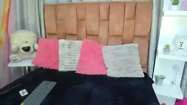 alix_noa's cam snapshot