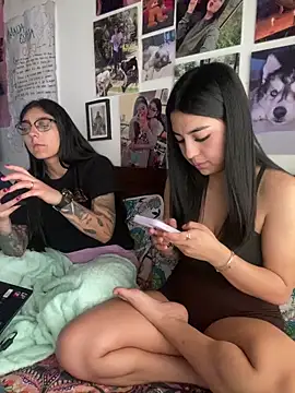 PamelaFtMia's cam snapshot