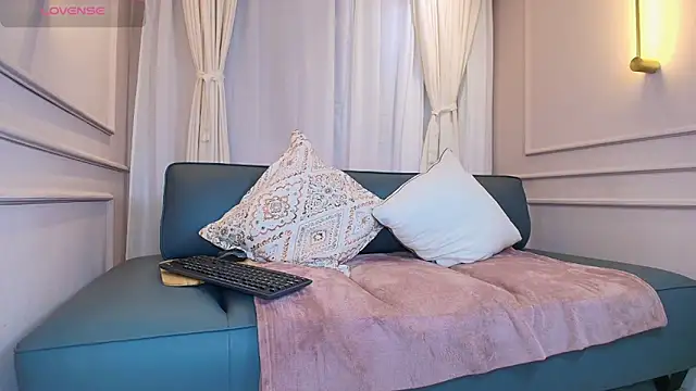 Nahomi_key_'s web cam