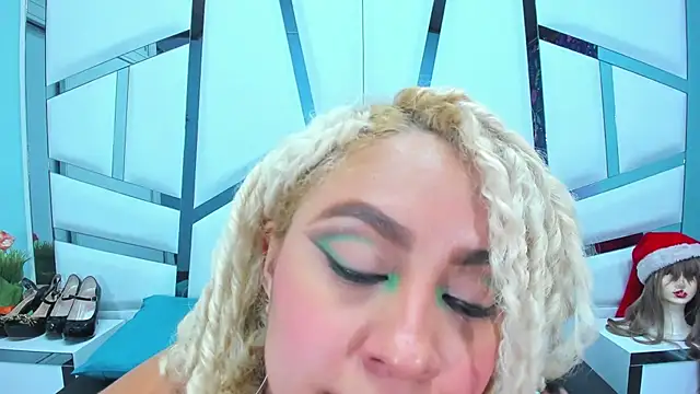 Lucy_White__'s cam snapshot