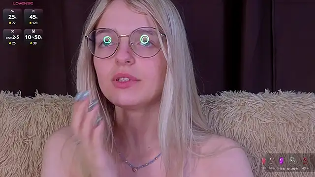 MonicaShiny's cam snapshot