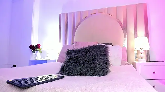 NadiaFox_'s cam snapshot