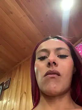 Emilyy-18's cam snapshot