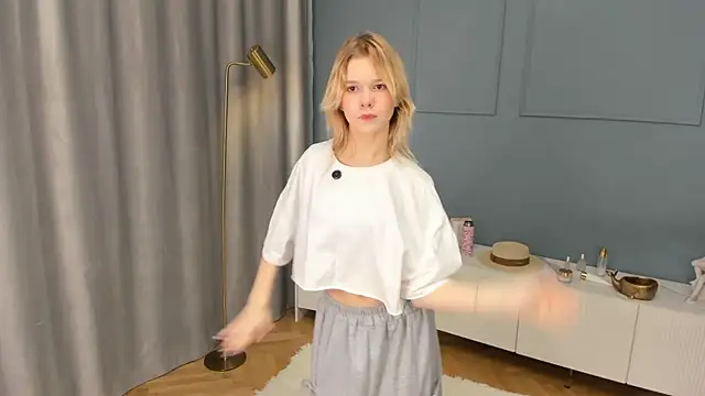 PhillisEsplin's cam snapshot