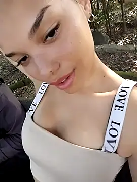 ChloeRaviss live sex cam