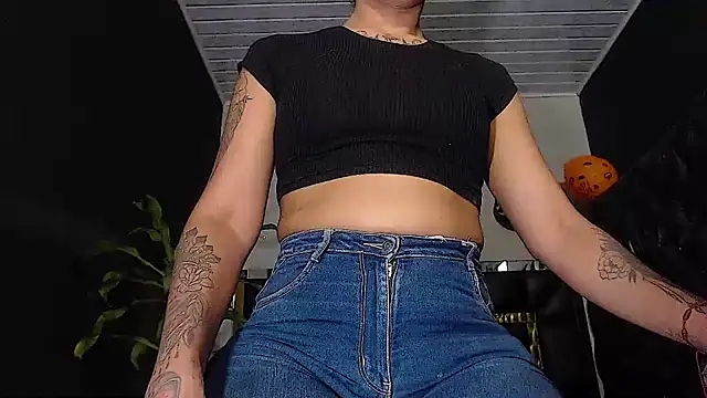 Kitie_Petarda live sex cam