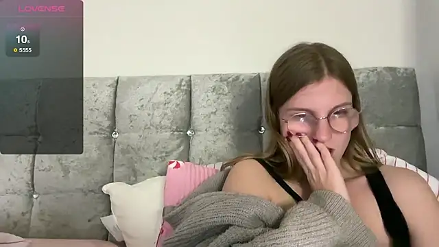 BustyKellyXXX's cam snapshot