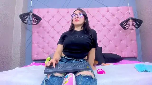 Mia_Horney's cam snapshot