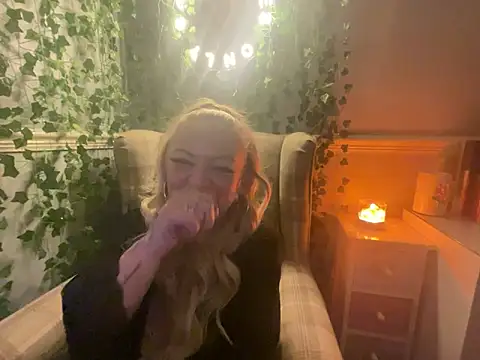 BonnyDesire's web cam