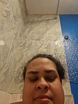 BigBusty_VoluptuousMilfX's cam snapshot