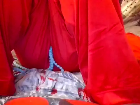 RealLittleRedRidingHood's cam snapshot