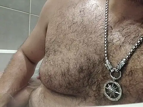 CloudyMuscleBeefy live sex cam