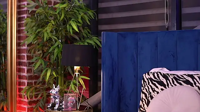 NicoleCellini live sex cam