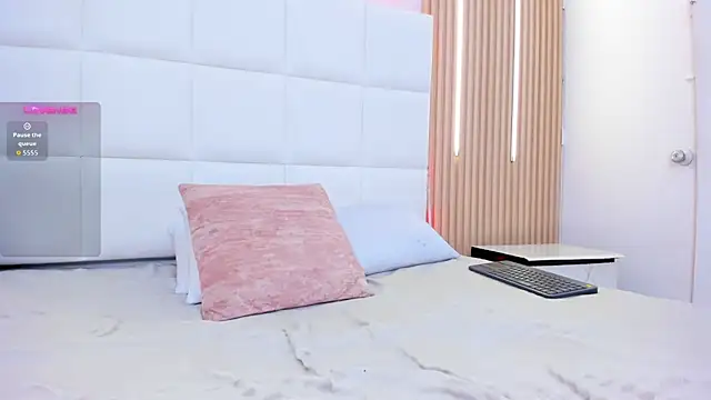 emilyandlea_'s cam snapshot