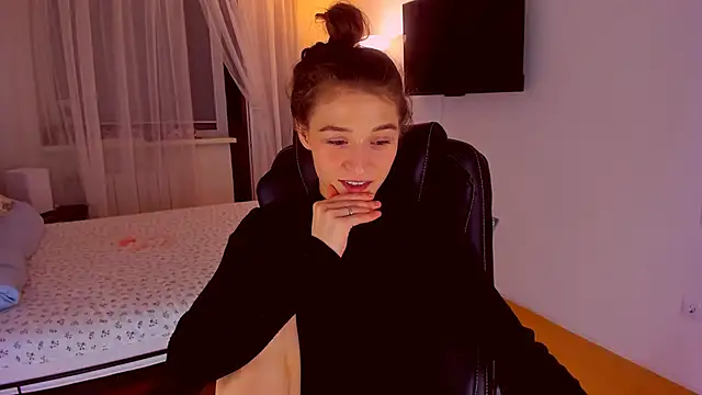 MiaPrecious's cam snapshot