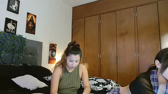 3littleschoolteens's cam snapshot