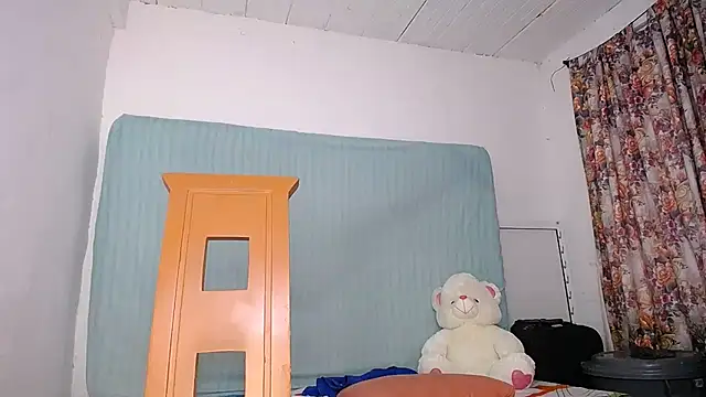 yselahot's cam snapshot