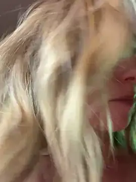 lola_tentatiion's cam snapshot