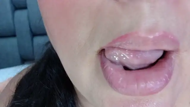 Kerly_Doll live sex cam