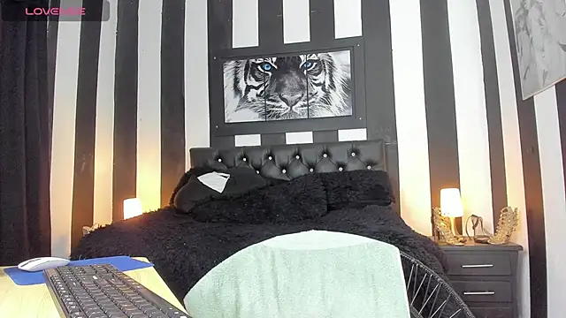 curvypaulina4u's cam snapshot