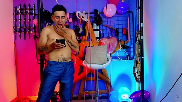 Massteer_dannlook_bdsm's cam snapshot