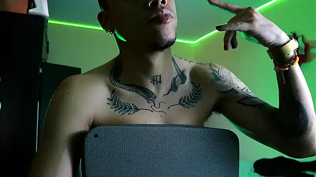 AlphaMasterXxx's cam snapshot