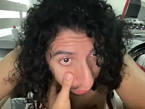 littlelatinhunter's cam snapshot