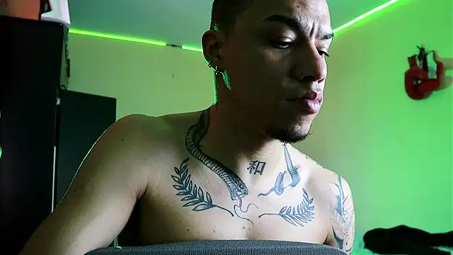 AlphaMasterXxx's cam snapshot