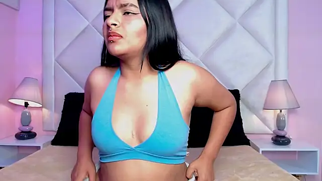 rayvenrose_'s cam snapshot