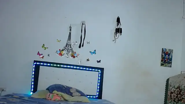 Nicolle_Milf live sex cam