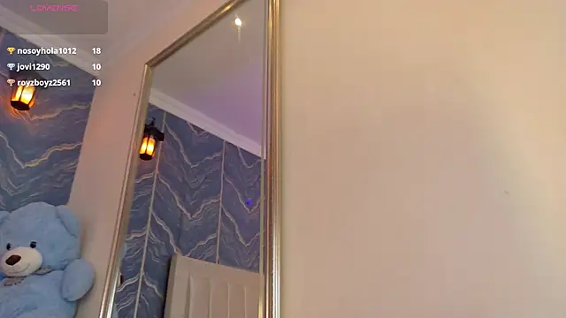 iam_nicolle's cam snapshot