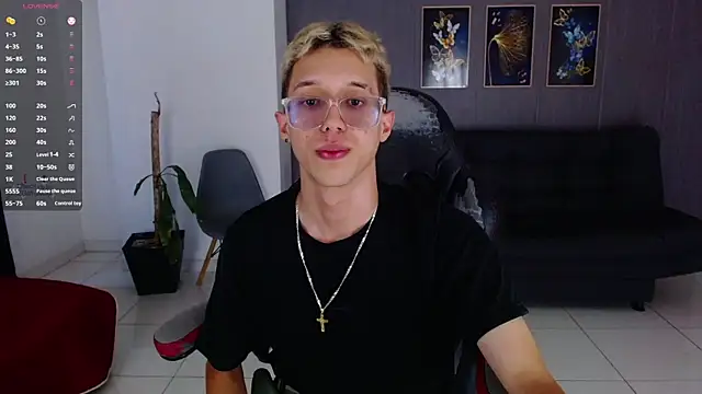 skinny_bigcock02's cam snapshot