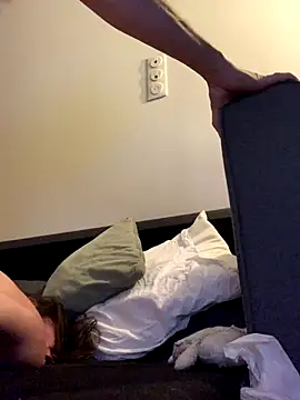 GoldenPussy1329's cam snapshot