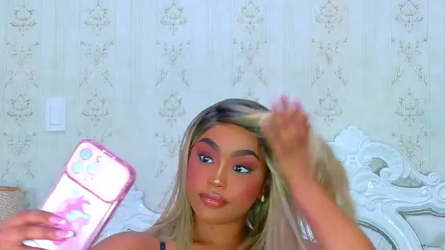 TianahGlow's cam snapshot